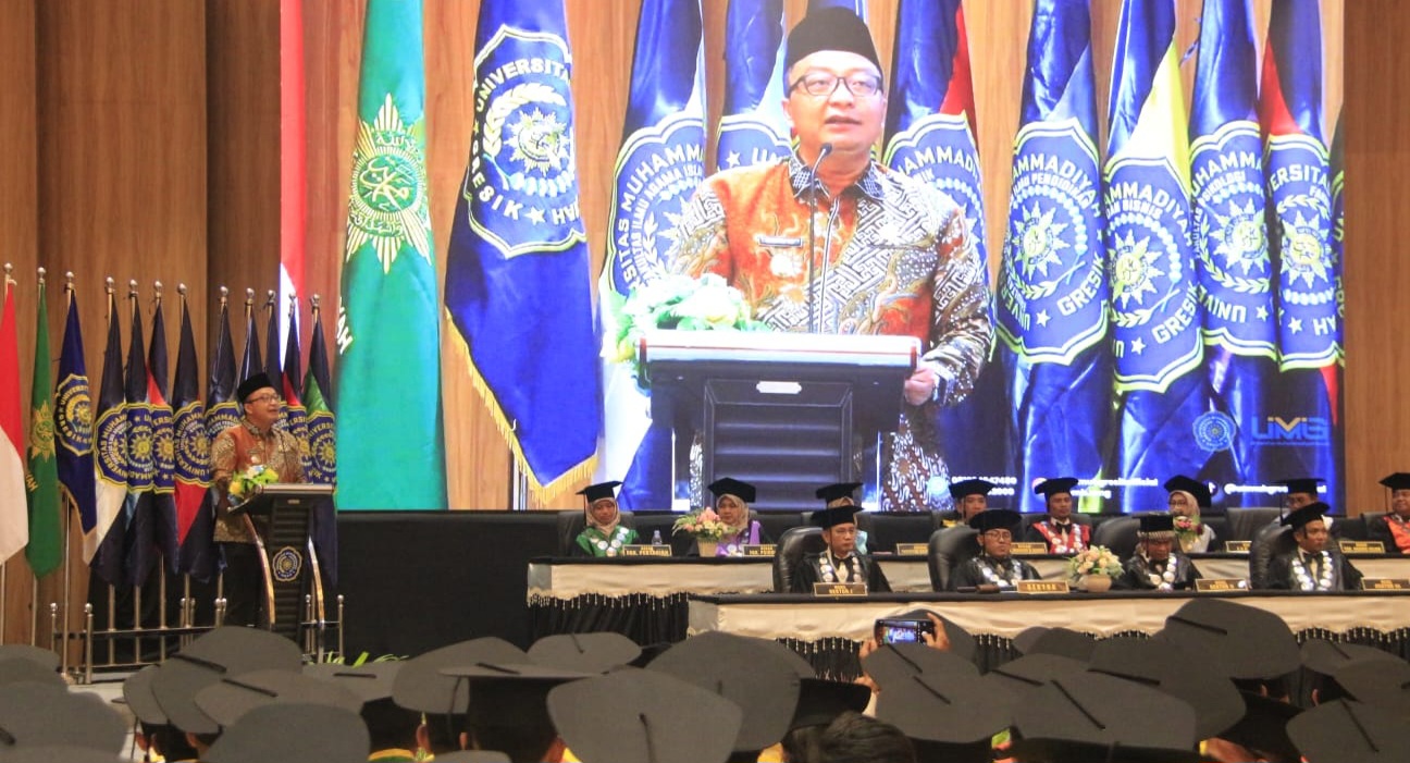 Wisuda UMG ke-48: Wabup Gresik Dorong Lulusan Jadi Wirausahawan Tangguh di Era Global