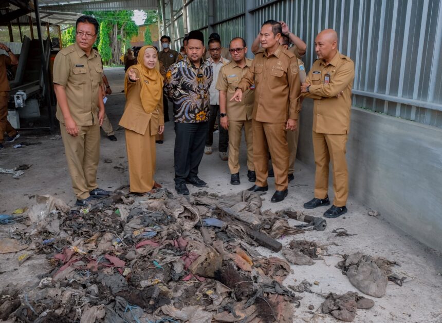 Bupati Gresik dan Bupati Lamongan Perkuat Sinergi di TPA Ngipik, Wujudkan Program PSEL Surabaya Raya